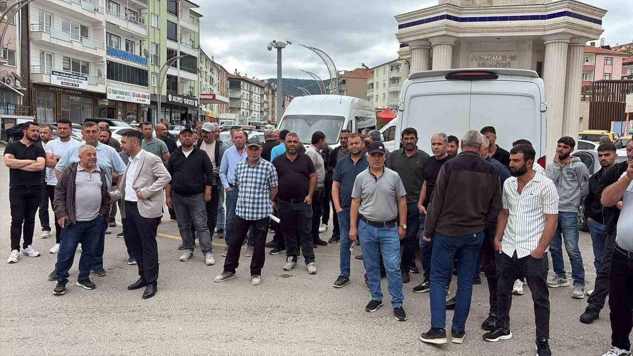 Yozgat’ta 150 maden işçisi 4 aydır maaş alamadıklarını söyleyerek işvereni protesto etti