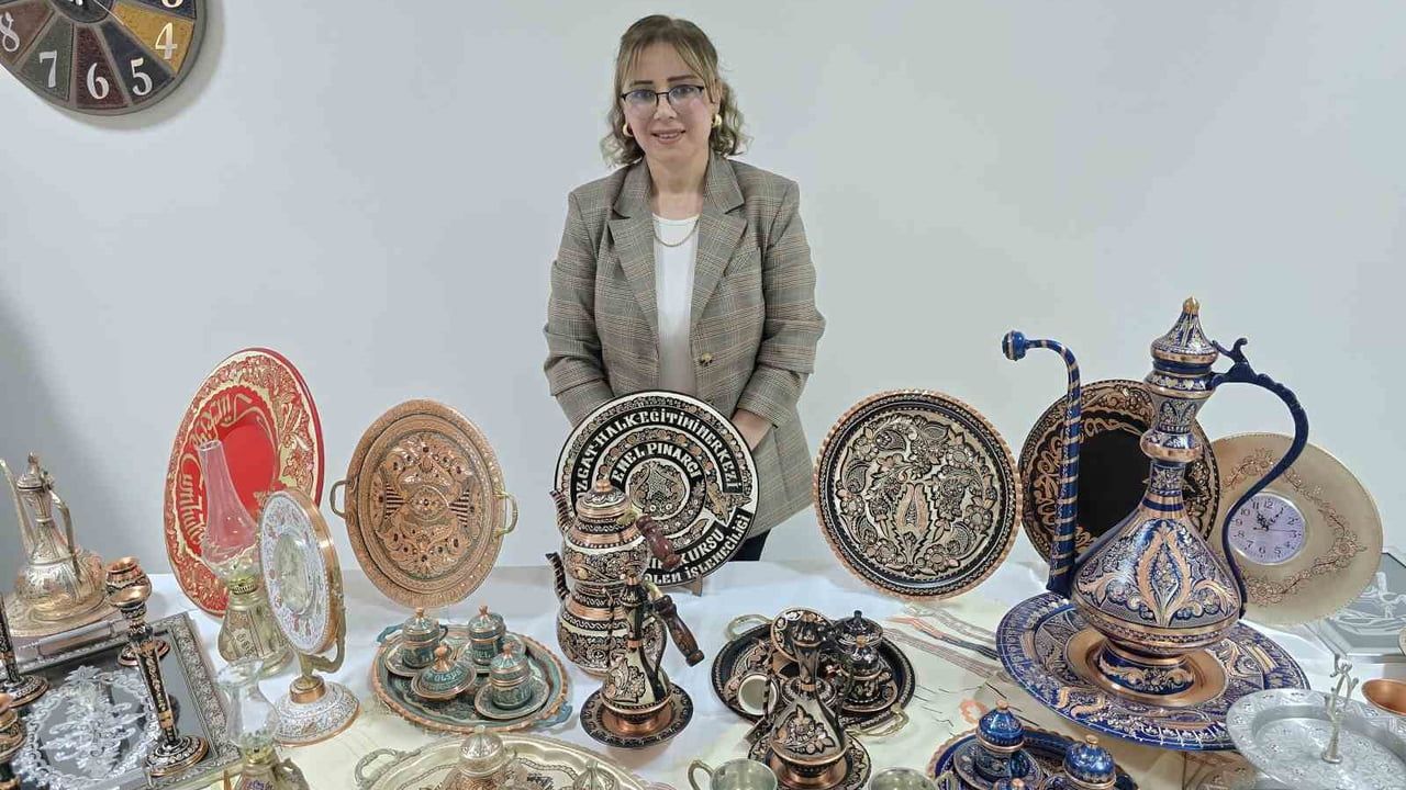 Yozgat'ta Hayat Boyu Öğrenme Haftası Sergisi: Faslı Kursiyerin Yozgat Konseptli Eseri İlgi Çekti