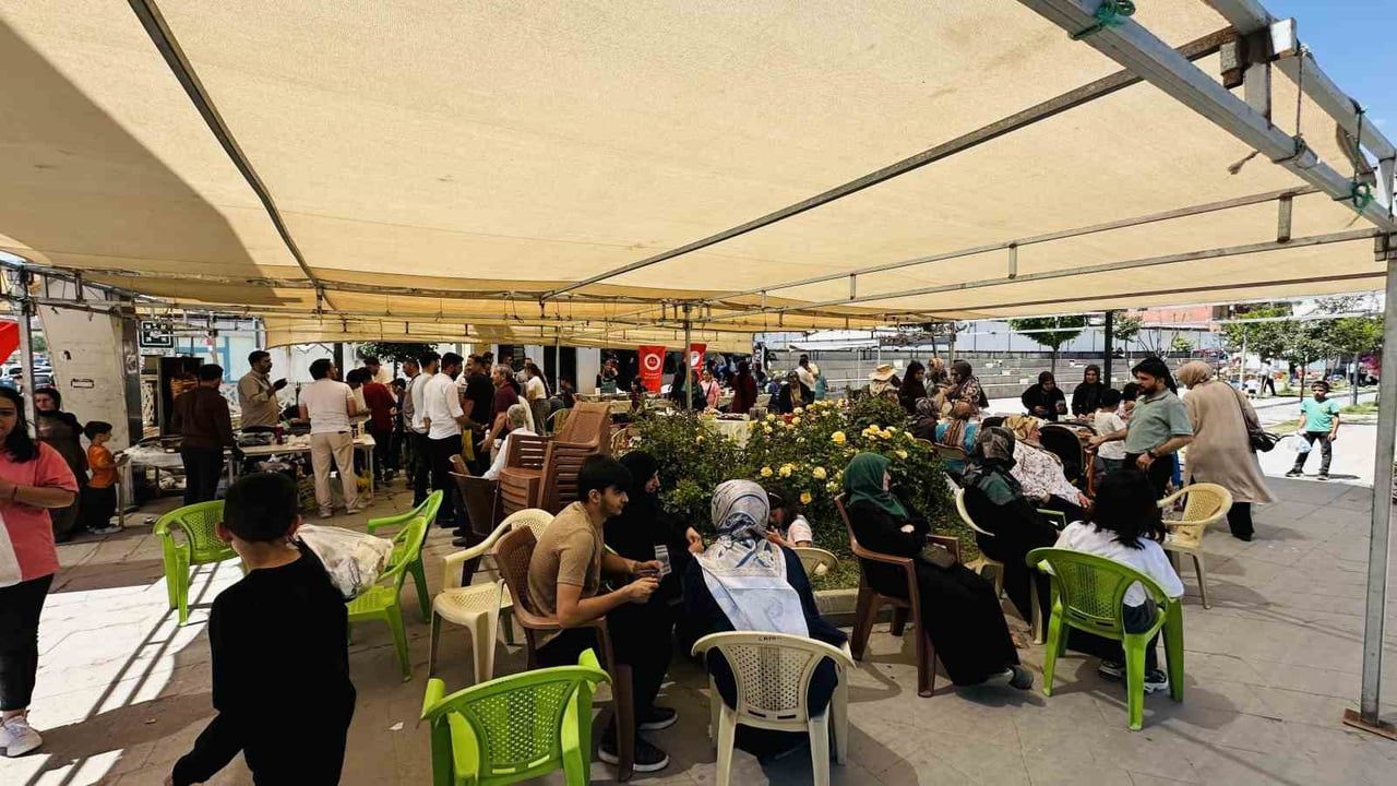 Yüksekova'da 47 hafız öğrenci için yardım kampanyası düzenlendi