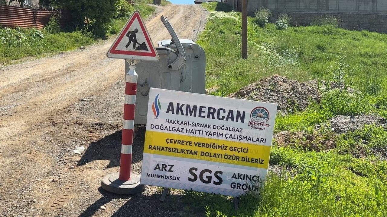 Yüksekova'da 70 kilometrelik doğal gaz altyapı çalışmaları Esenyurt Mahallesi'nden başladı