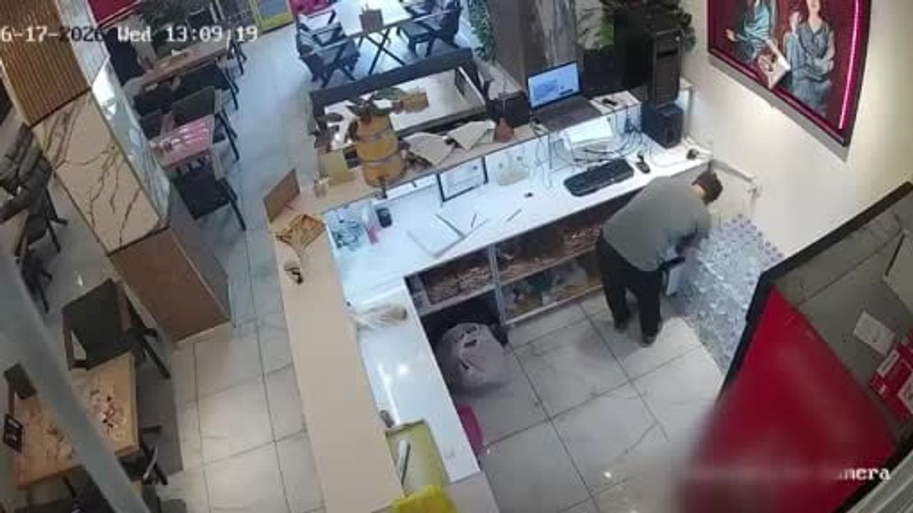 Yüksekova’da kafede mutfak tüpü patladı, iş yerinde hasar oluştu