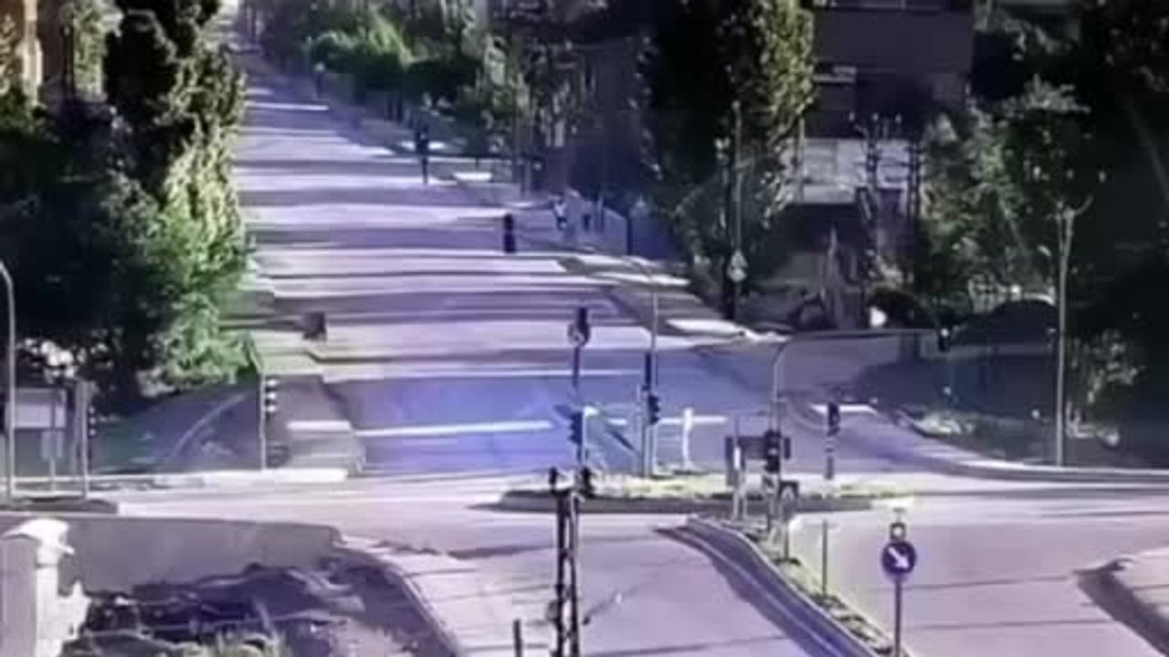 Yüksekova'da kamyon ile minibüs çarpıştı: 3 kişi öldü, 2 kişi yaralandı