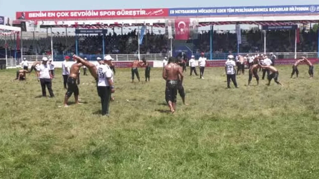 Yuntdağı Yağlı Güreşleri tamamlandı: Başpehlivan Akhisarlı Feyzullah Aktürk