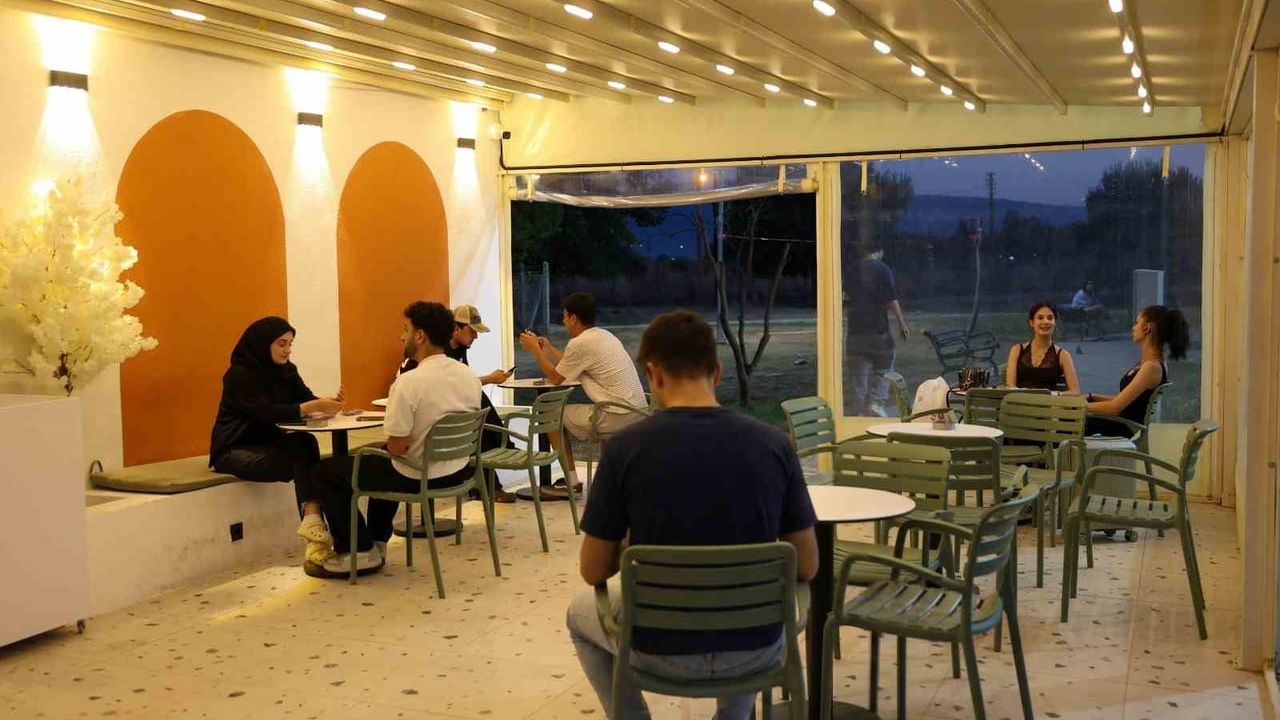 Yurt kafe ve Işıklı Parkı öğrencilerin yeni buluşma noktası oldu