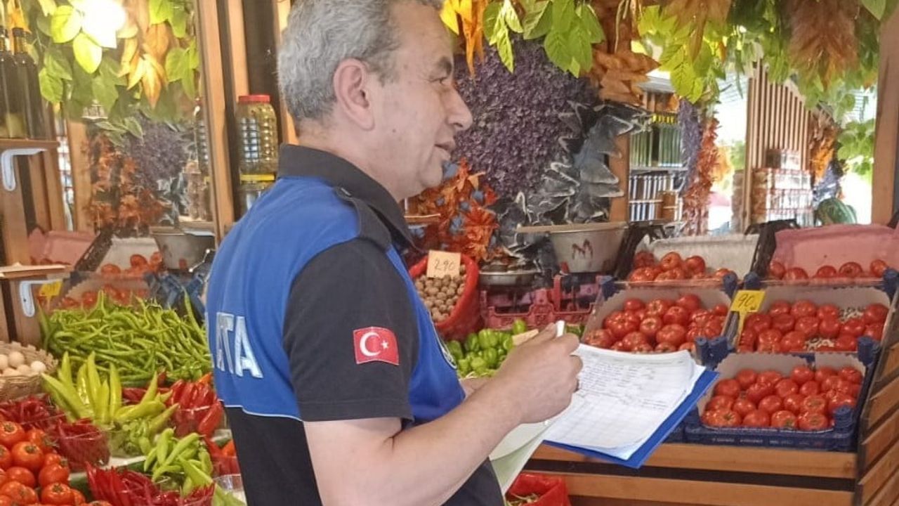 Zabıta ekiplerinden İnegöl'de manav denetimi