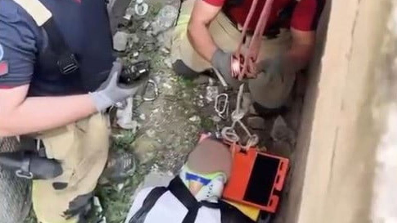 Zeytinburnu'da 5 Metrelik Düşüş: İtfaiye ve Vatandaşların Müdahalesi Kamerada