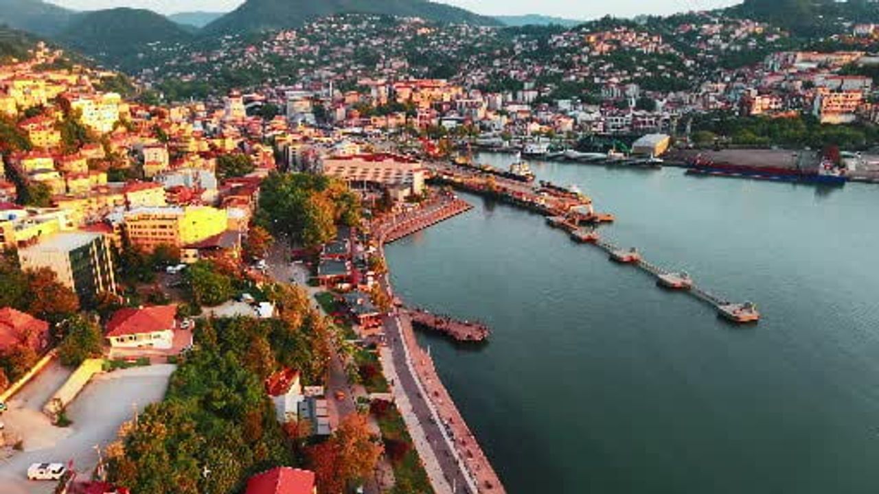 Zonguldak'ta Gün Batımında Endüstri ve Doğa: Drone ile Kaydedilen Görüntüler