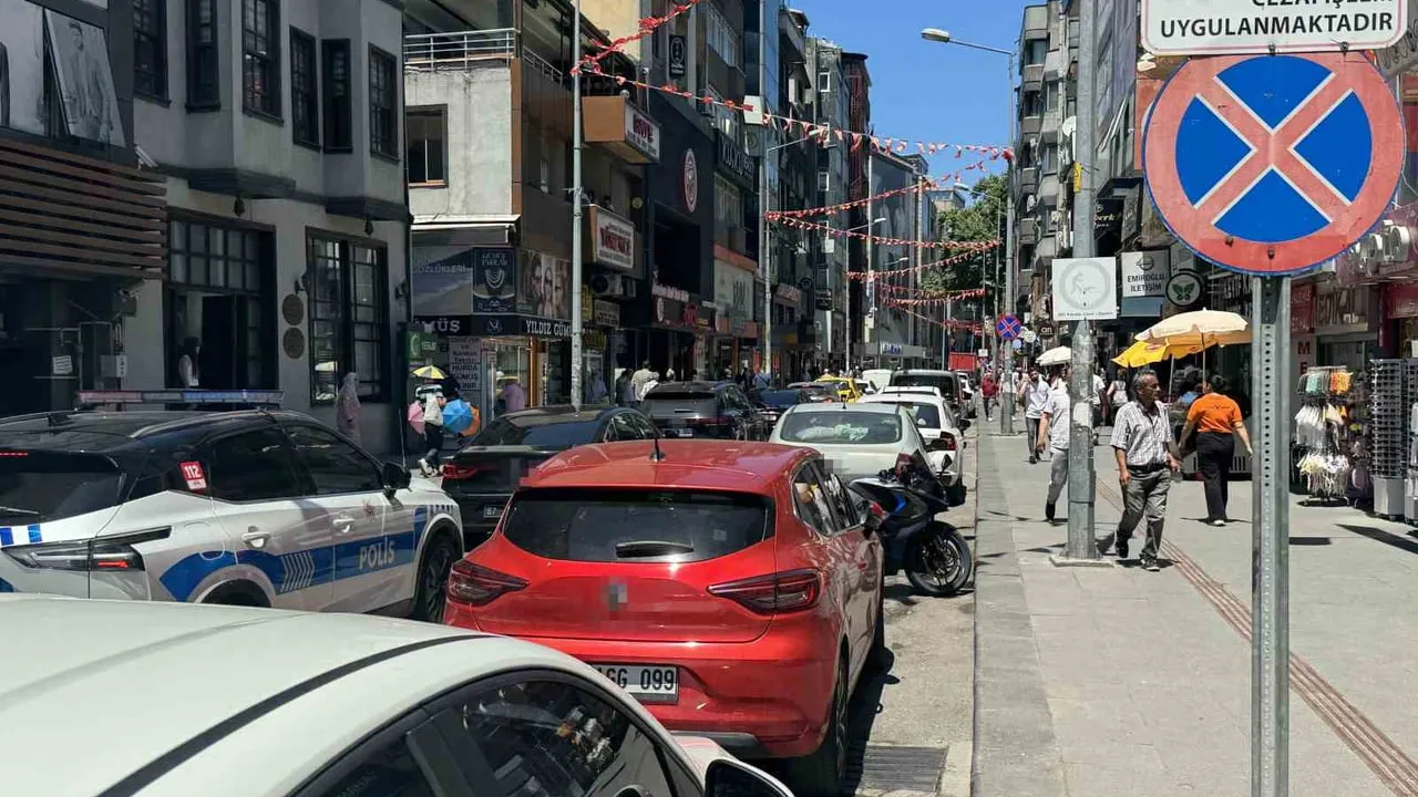 Zonguldak'ta hatalı parklar şehir içi trafiği aksatıyor