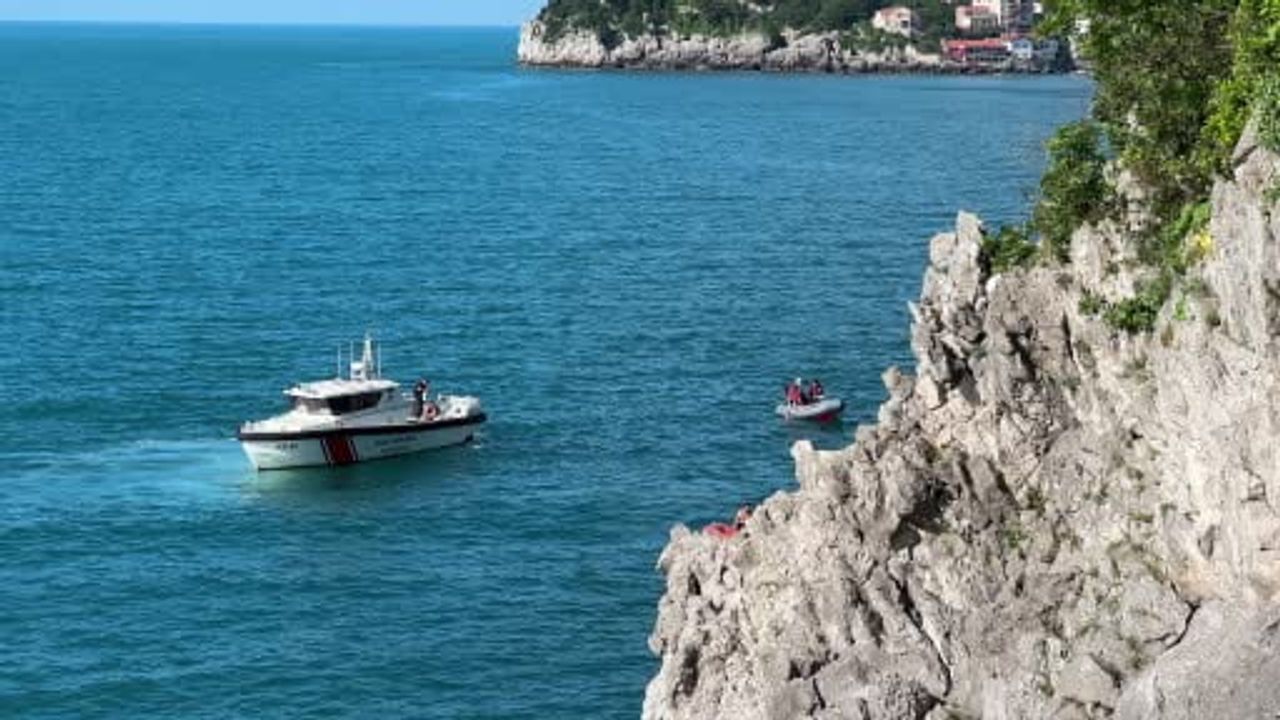 Zonguldak'ta kayalıklarda balık tutarken denize düşen 67 yaşındaki adam yaşamını yitirdi