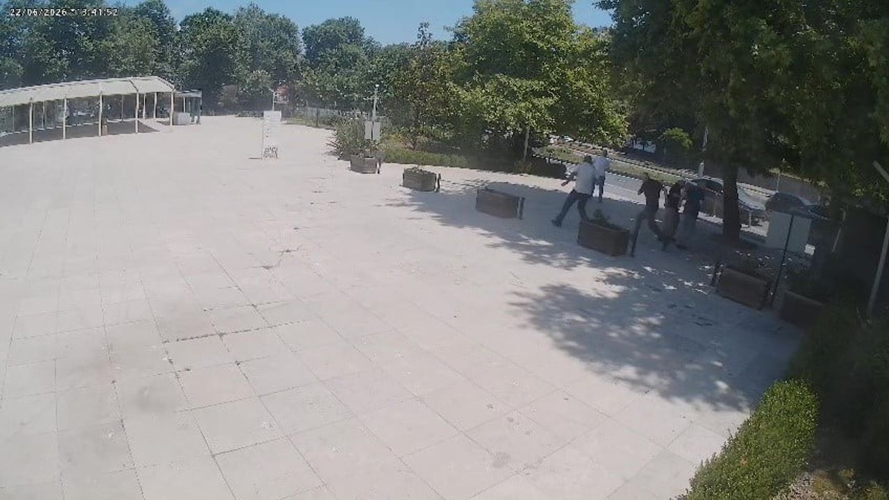 Zonguldak'ta üç aracın karıştığı kazanın güvenlik kamerası görüntüleri ortaya çıktı