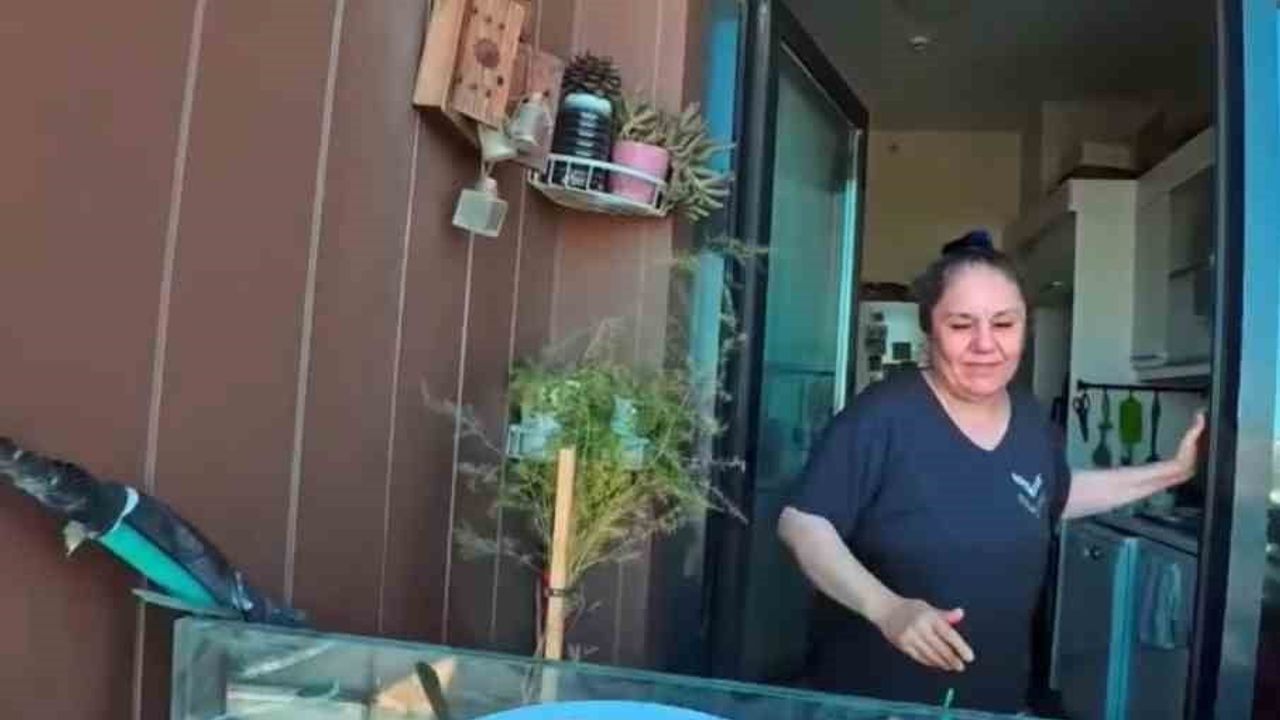 100 metre yükseklikte gökdelen temizliği yapanlara köfte, patates, pilav ikramı