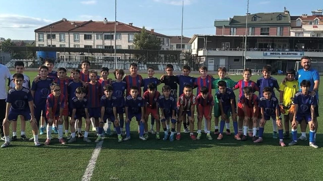 1299 Bilecik oyuncuları prova maçında: kazanan dostluk oldu