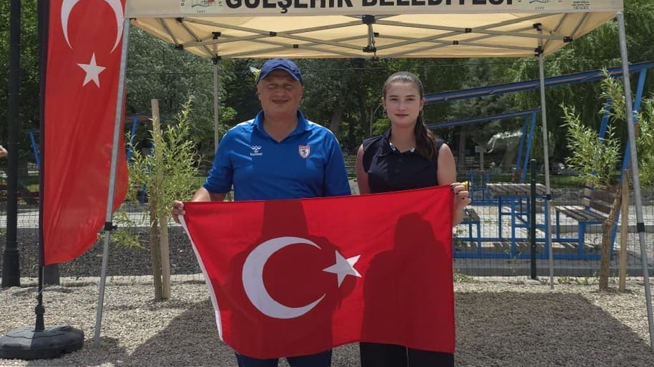14 yaşındaki Sıla'dan Türkiye rekoru