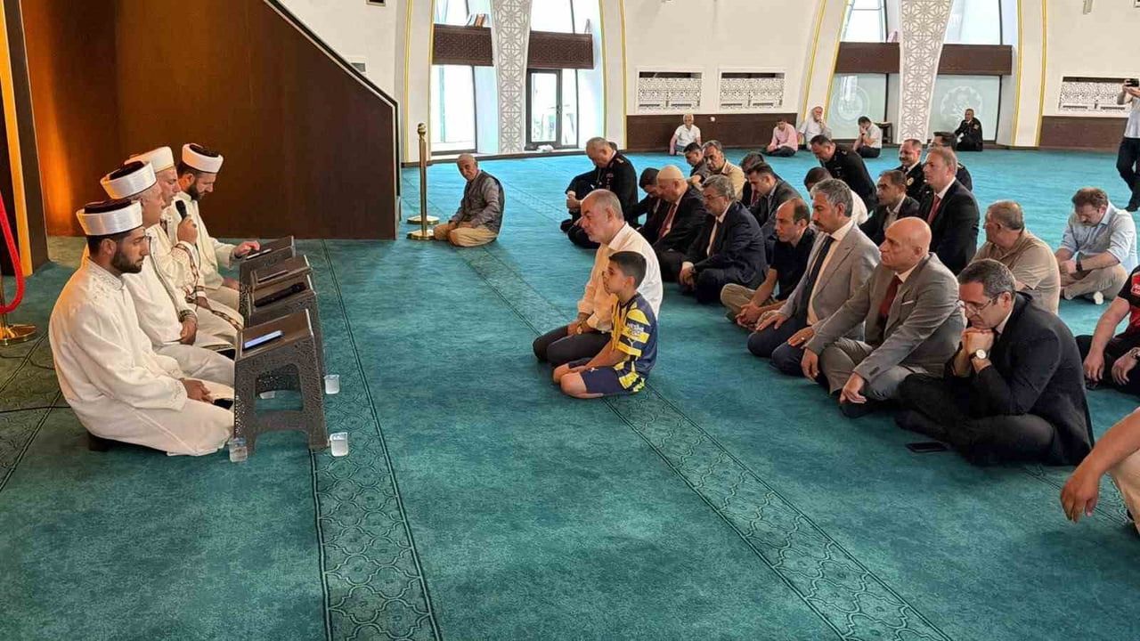 15 Temmuz'da şehitler kabirleri başında anıldı