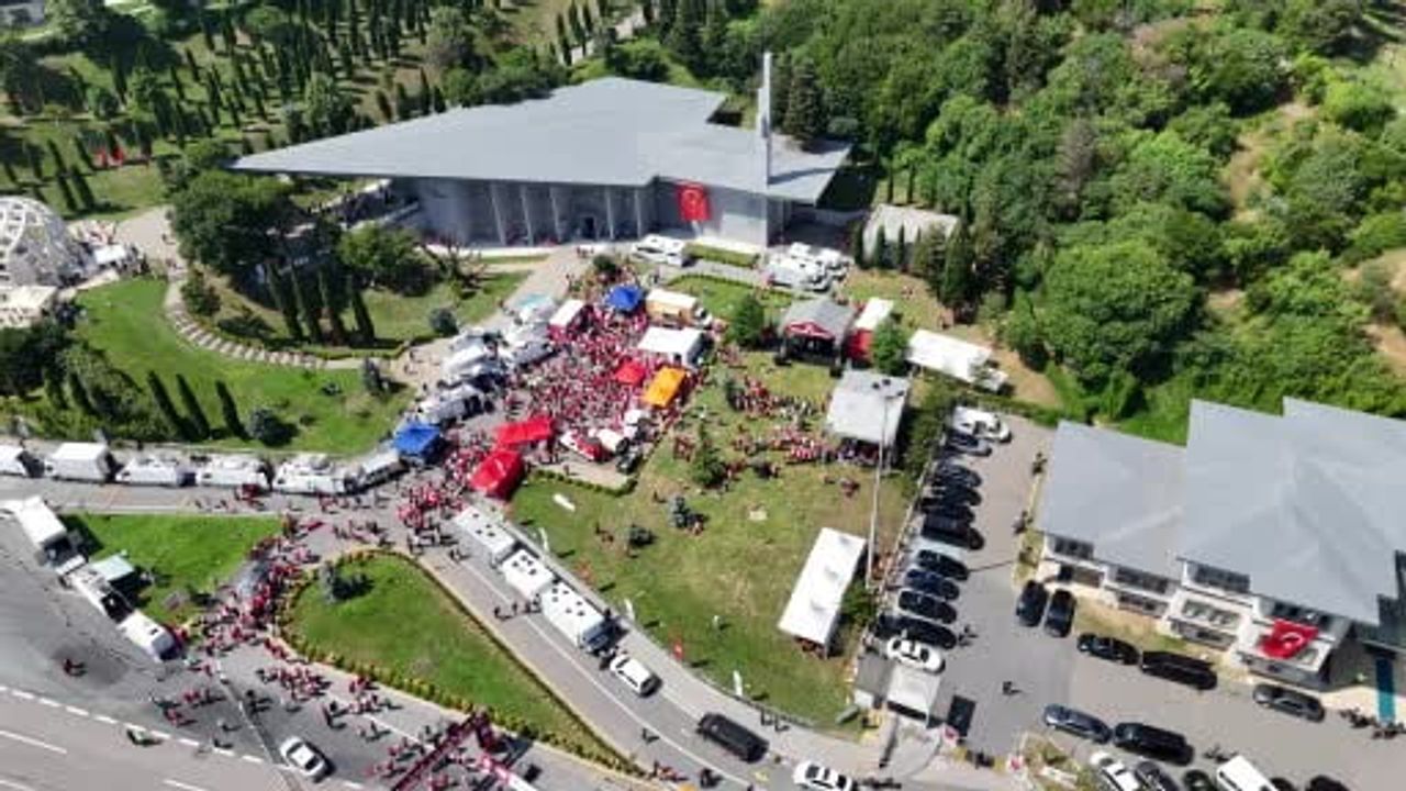15 temmuz demokrasi ve milli birlik günü anma yürüyüşü Zincirlikuyu'dan başladı