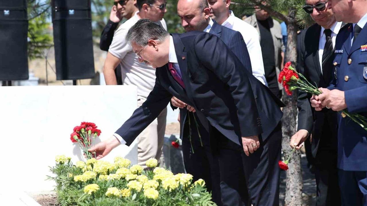 15 temmuz şehidi Fatih Dalgıç kabri başında anıldı