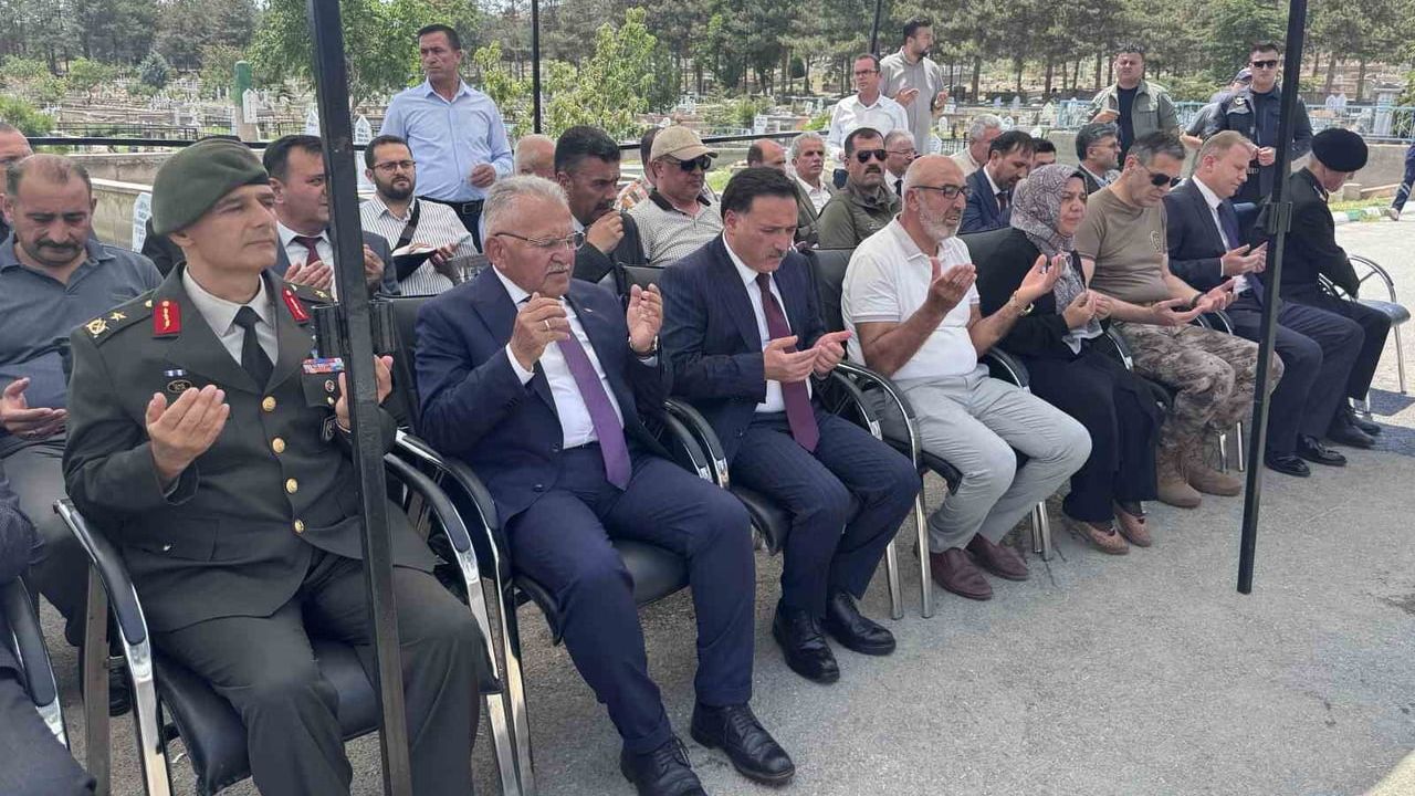 15 temmuz şehidi Kübra Doğanay kabri başında anıldı