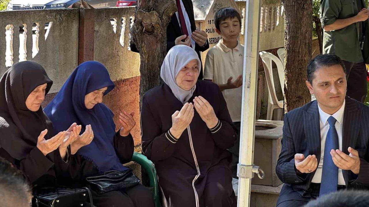 15 Temmuz şehidi Serdar Gökbayrak mezarı başında anıldı