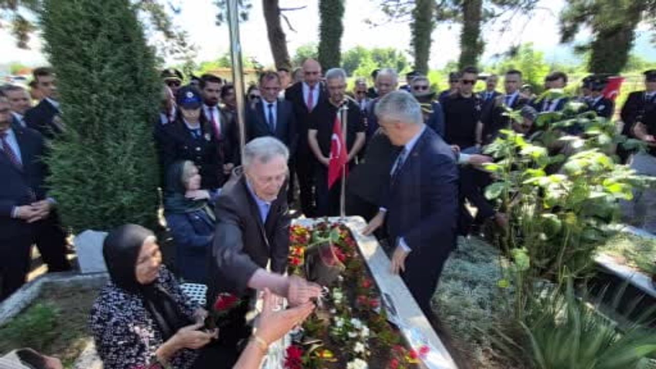 15 temmuz şehidi Ufuk Baysan kabri başında anıldı