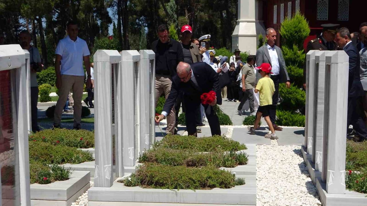 15 Temmuz şehitleri Şehitler Abidesi’nde anıldı