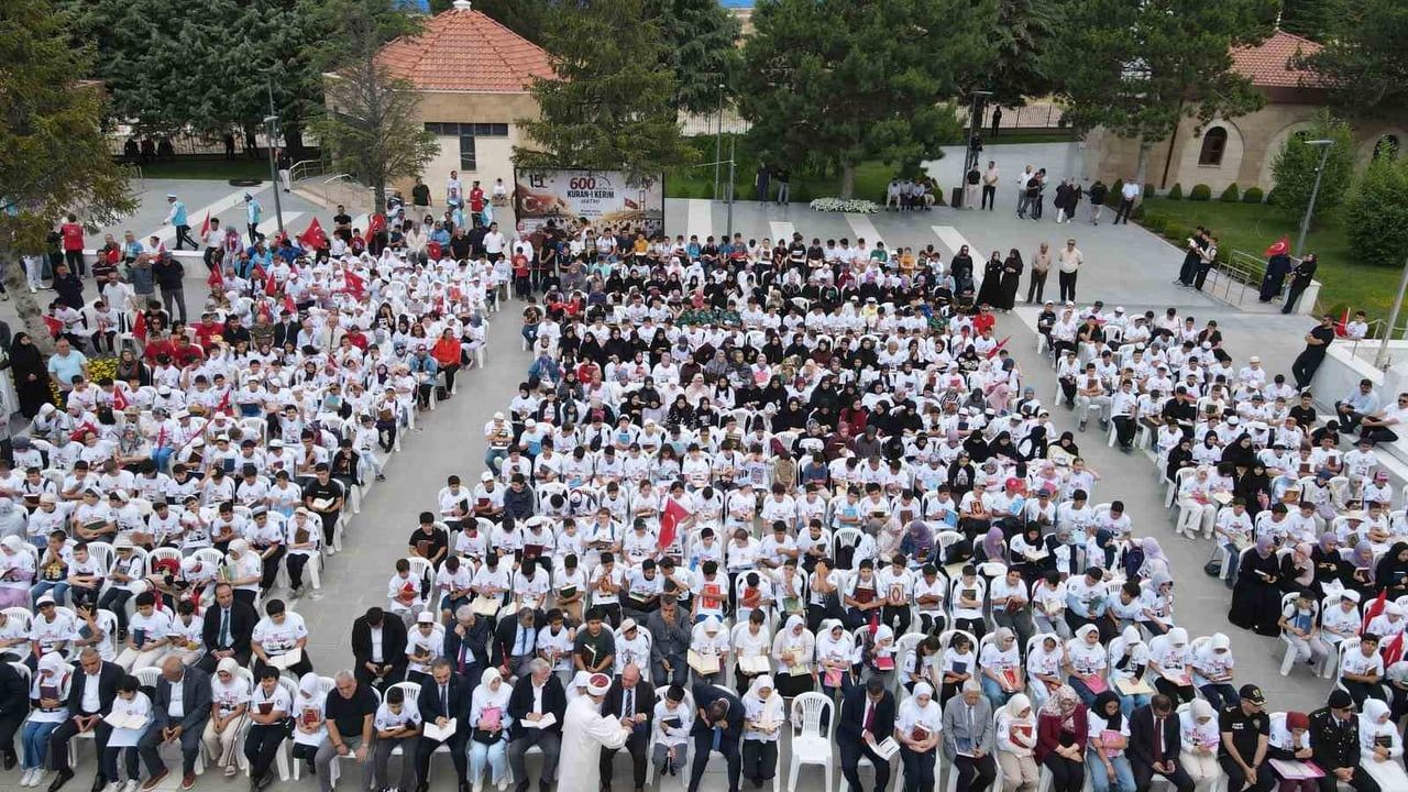 15 Temmuz şehitlerine vefa: 600 çocuk Kur’an-ı Kerim okudu