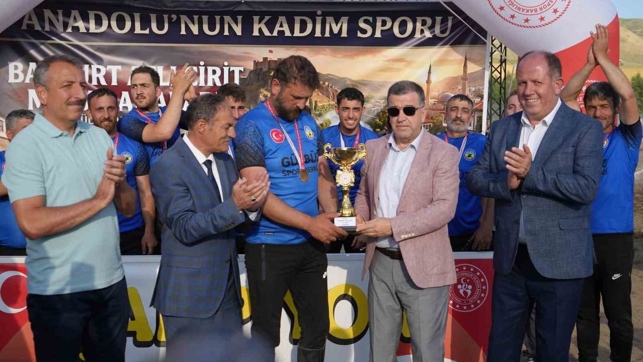 21 Şubat Atlı Spor Kulübü Bayburt'ta 7 puan geriden gelerek il şampiyonu oldu