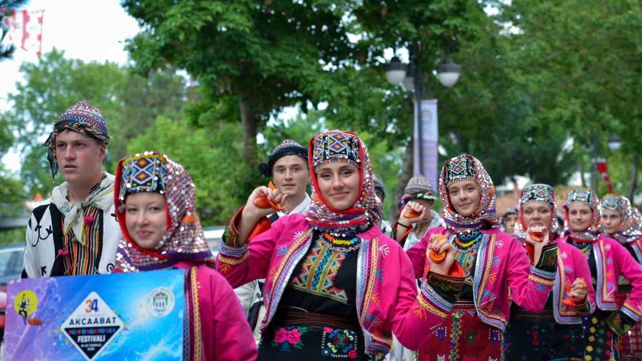 34. uluslararası Akçaabat müzik ve halk oyunları festivali başladı