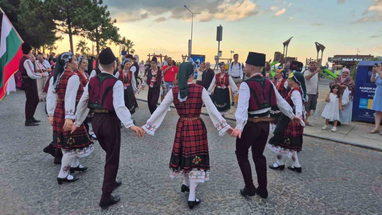 36. uluslararası Samsun halk oyunları festivali başladı