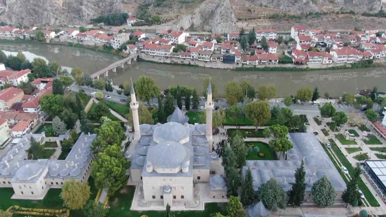 540 yıllık caminin kapısındaki gizemli baykuş başlığı