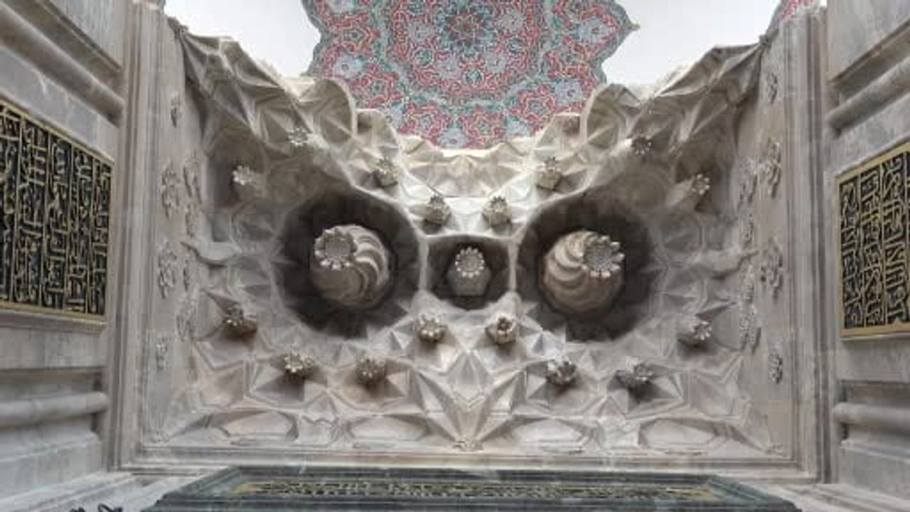 540 yıllık caminin kapısındaki gizemli baykuş başlığı