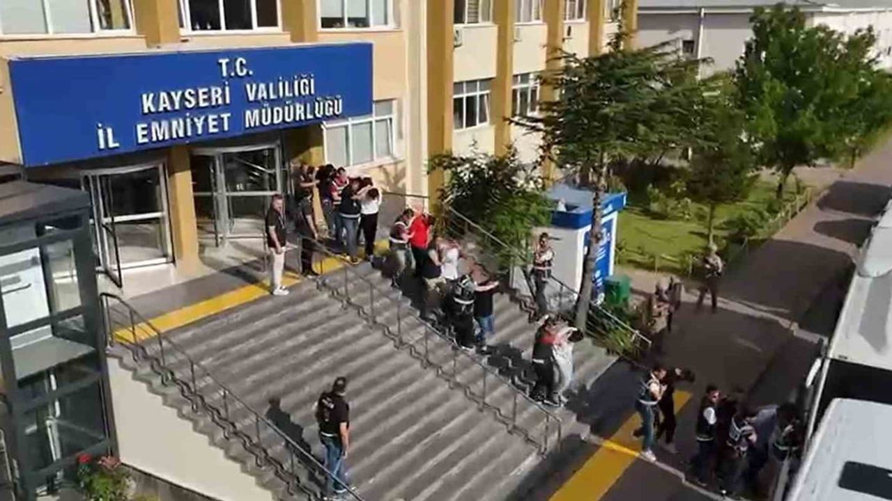 6 ilde yapılan modem dolandırıcılığı operasyonunda 53 kişi gözaltına alındı
