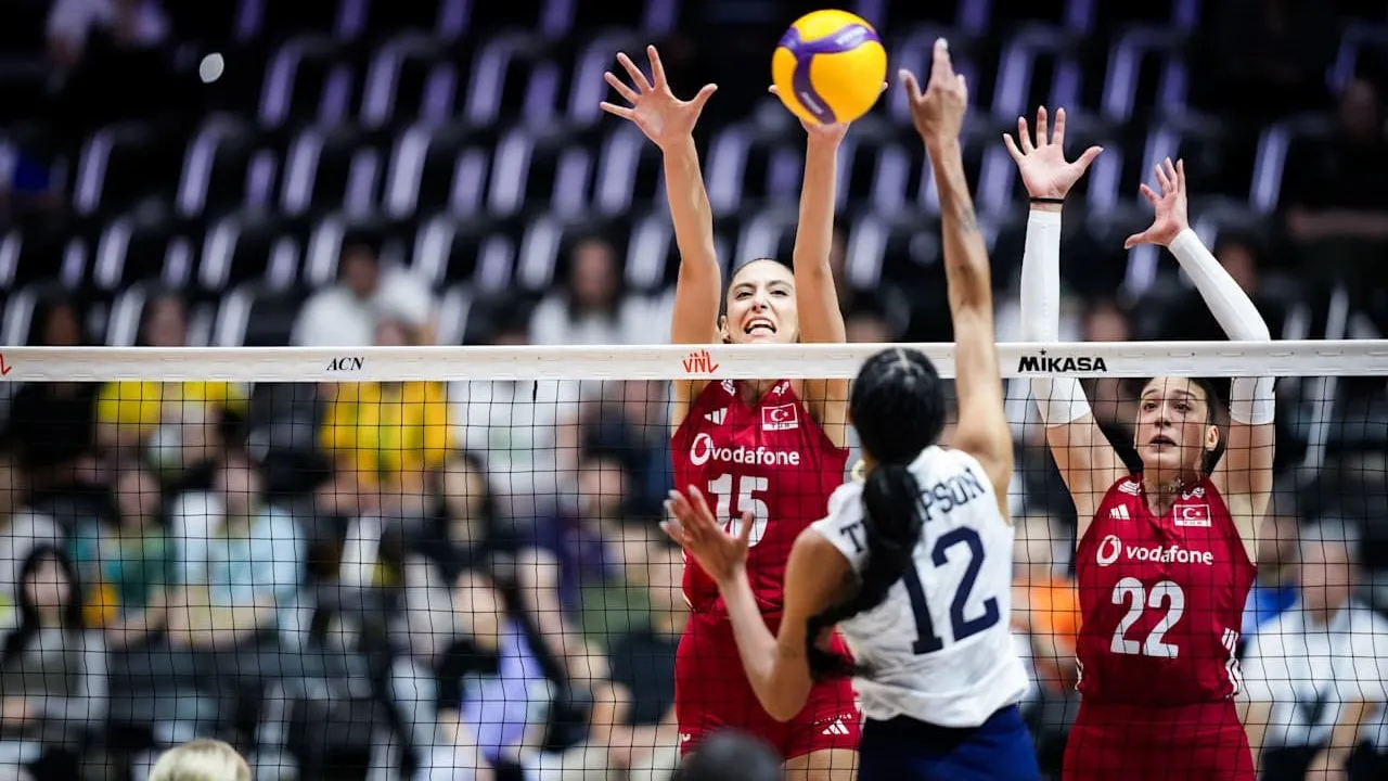 A Milli Kadın Voleybol Takımı 2026 Voleybol Milletler Ligi'nde ABD'ye 3-2 yenildi