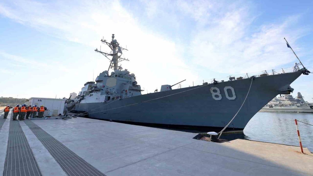 ABD savaş gemisi USS Roosevelt Mersin limanına demirledi