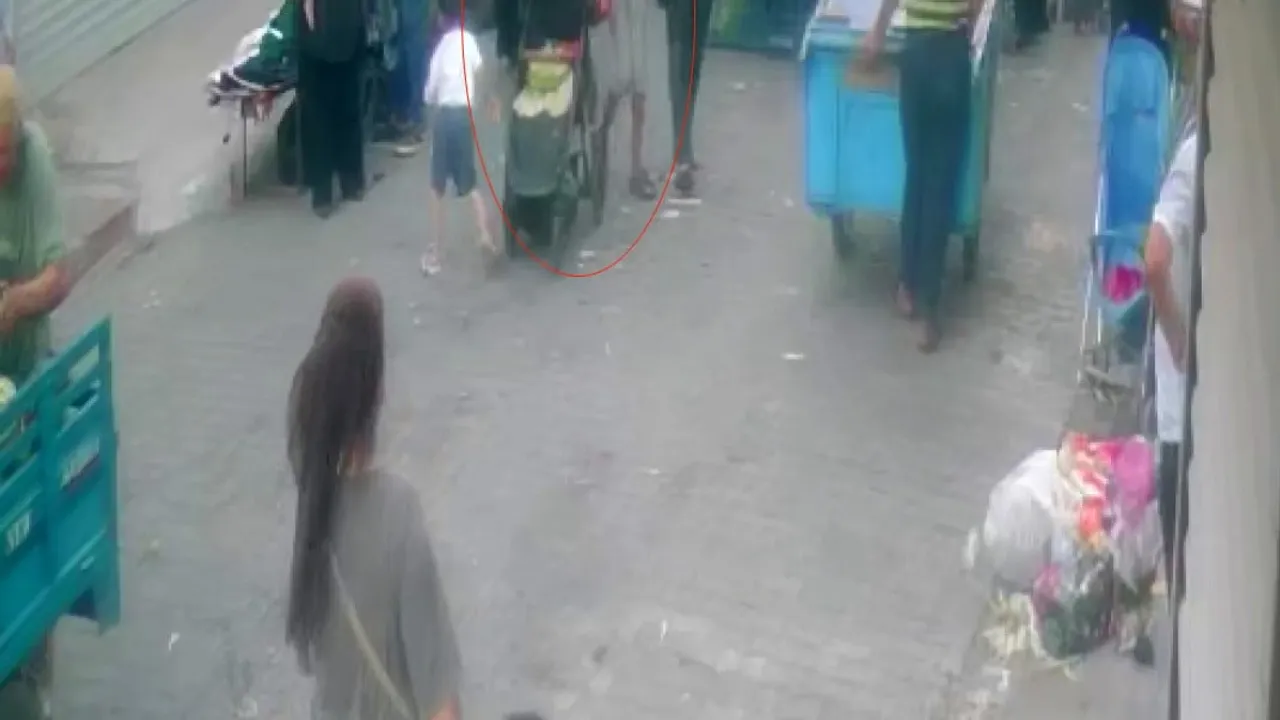 Adana'da arkadaşının 12 yaşındaki çocuğuna yankesicilik yaptırdı