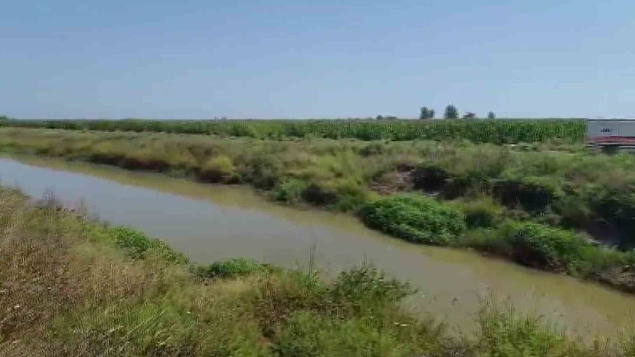Adana'da Ceyhan Nehri'nde balık avlarken kaybolan adam için arama çalışması: