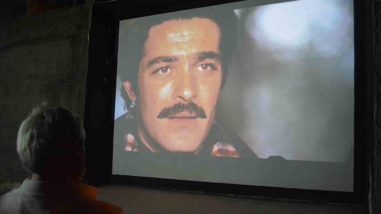 Adana'da Kadir İnanır anısına ücretsiz sinema gösterimi yapılıyor