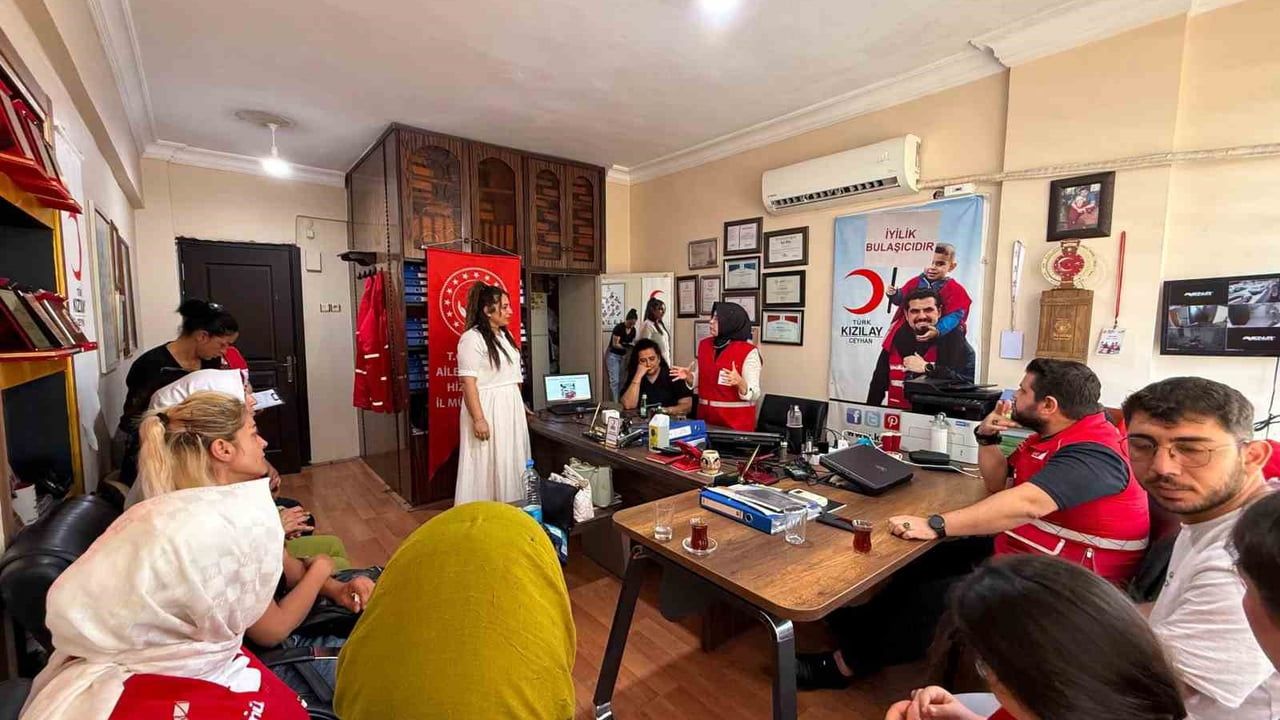 Adana’da Kızılay personeline yönelik farkındalık eğitimi