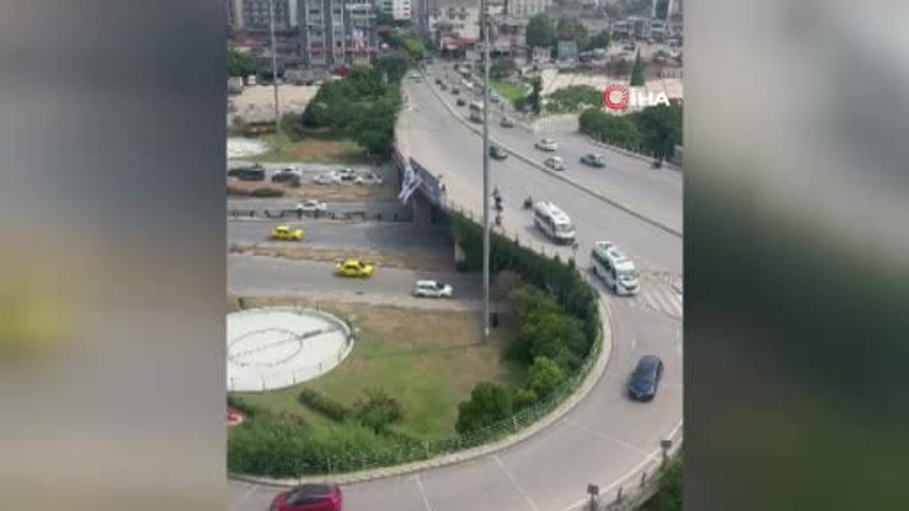 Adana'da köprüye NATO pankartı asan kişi gözaltına alındı