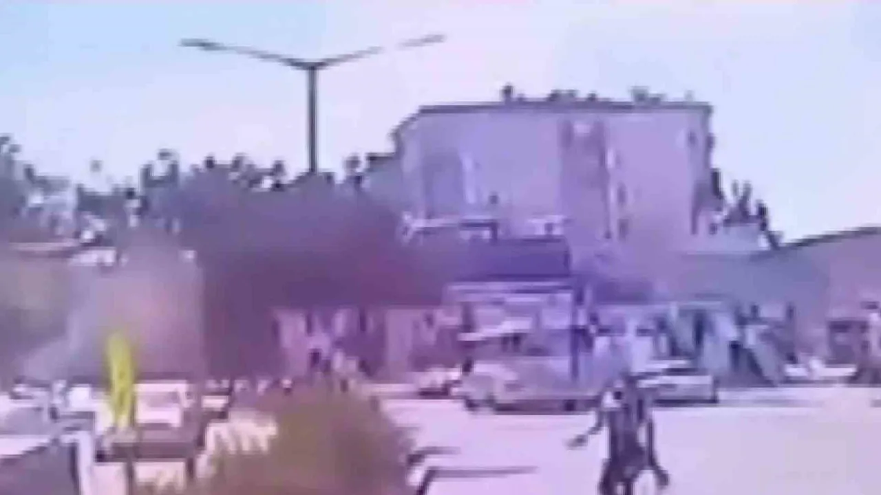 Adana'da minibüsün çarptığı genç kadın yaşamını yitirdi