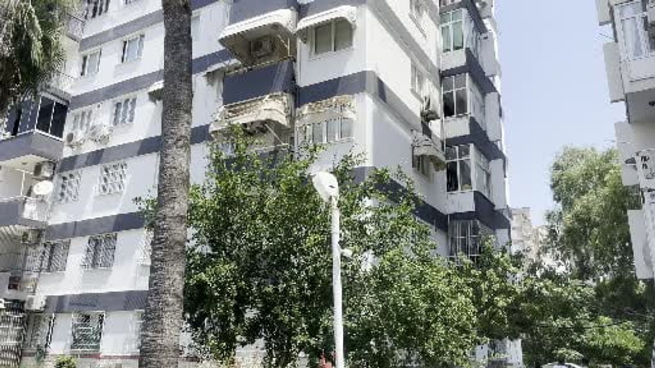 Adana'da tartıştığı eşini çekiç ve bıçakla ağır yaraladı