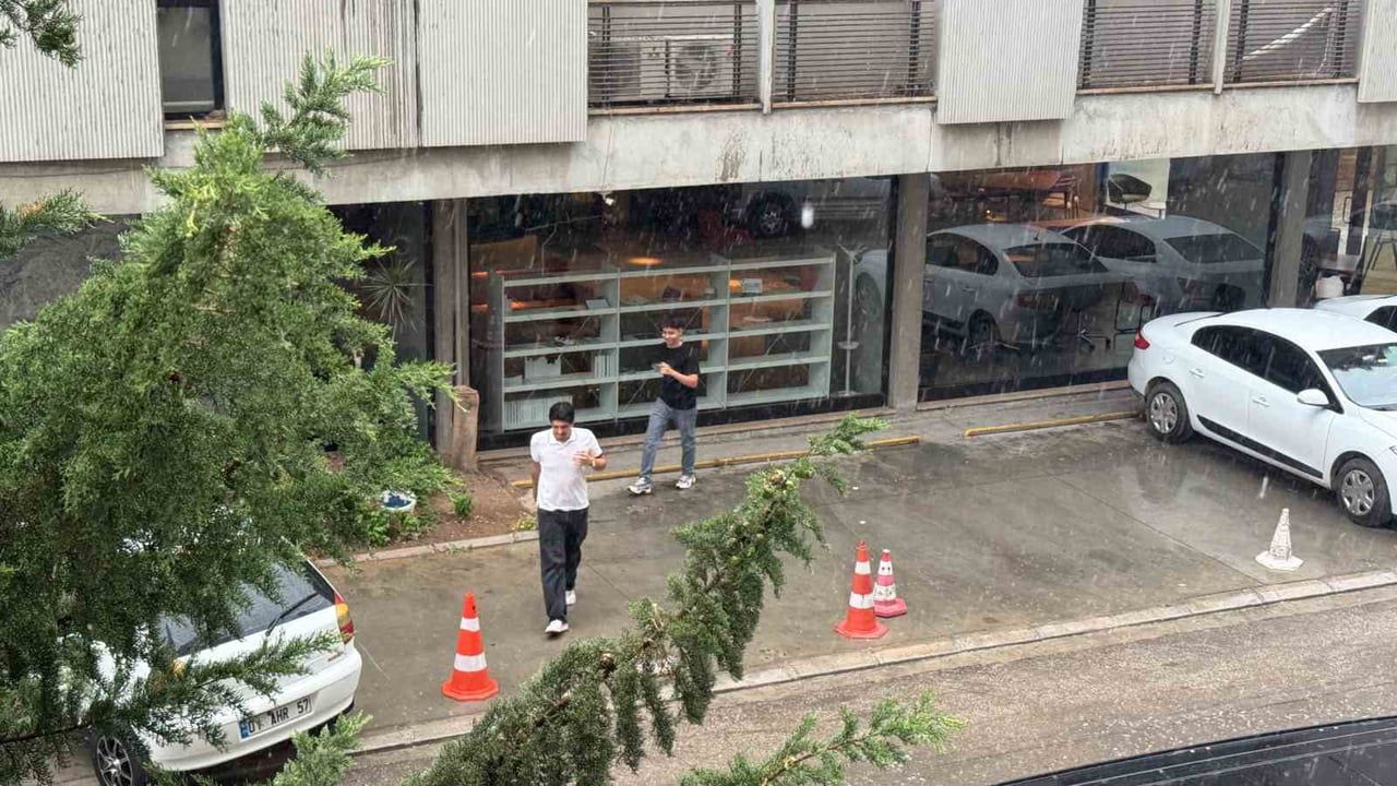 Adana'da temmuzda kısa süreli sağanak yağış ve sıcaklık düşüşü