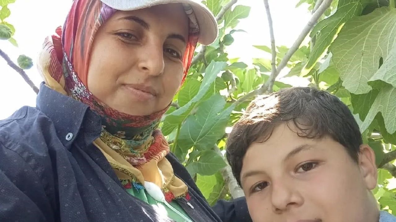 Adana'daki trafik kazasında ölen anne ve oğlu Kahramanmaraş'ta toprağa verildi