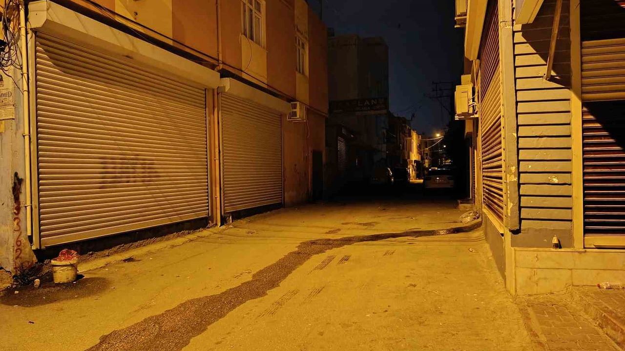 Adana'nın Gülbahçesi Mahallesi'nde sokak ortasında vurulan 24 yaşındaki kadın yaşamını yitirdi
