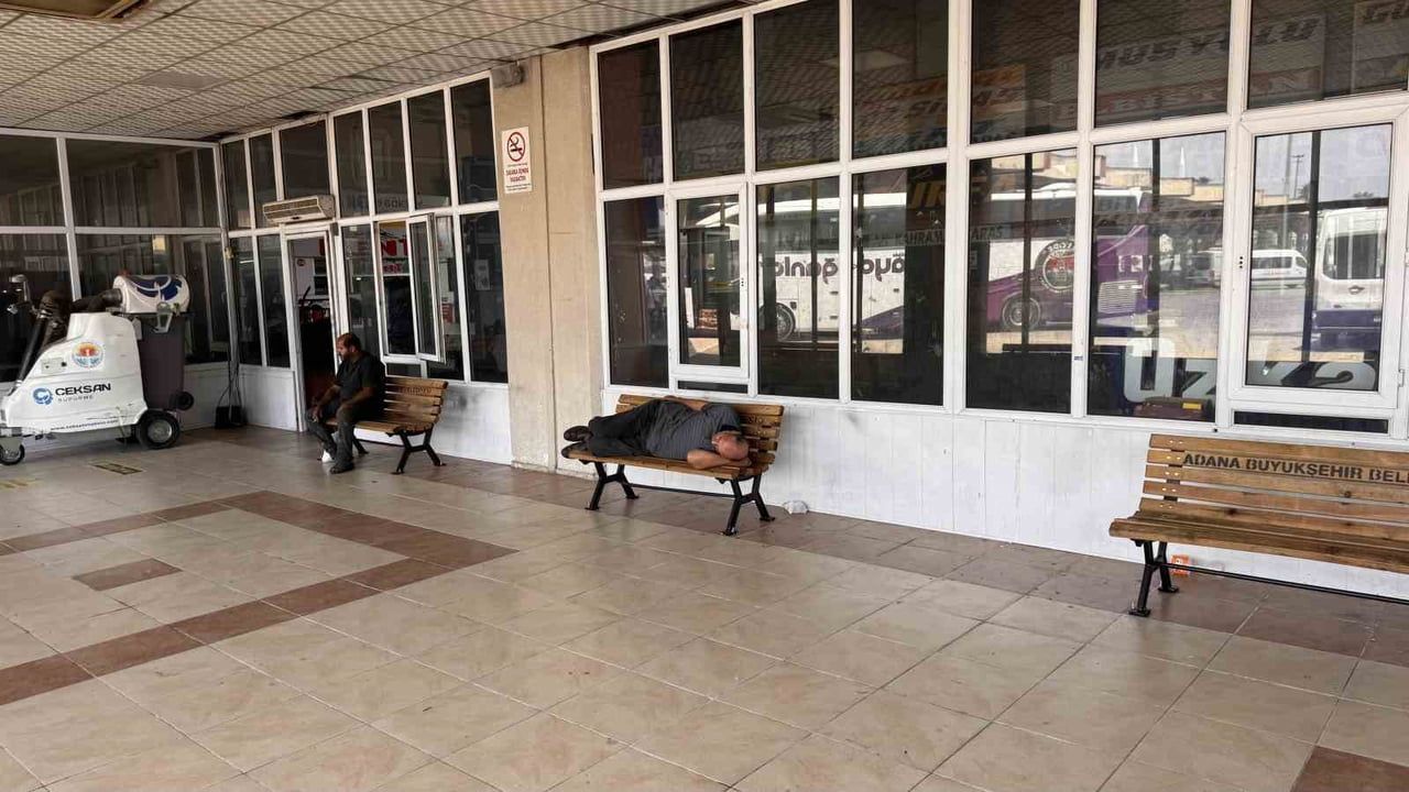 Adana otogarında klima eksikliği yolcuları zorluyor