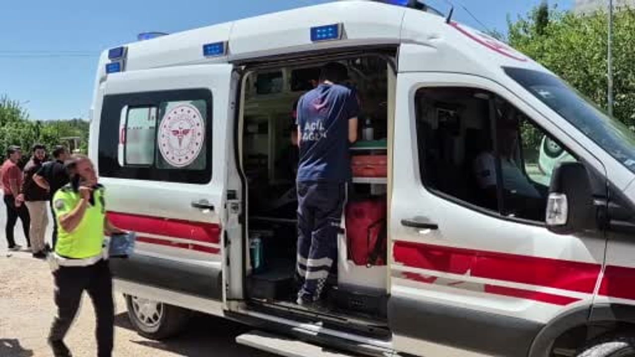 adıyaman'da bariyerlere çarpıp takla atan otomobilin sürücüsü yaralandı