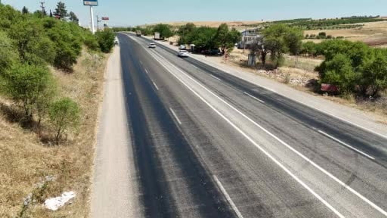 Adıyaman'da sıcak hava asfaltın erimesine neden oldu