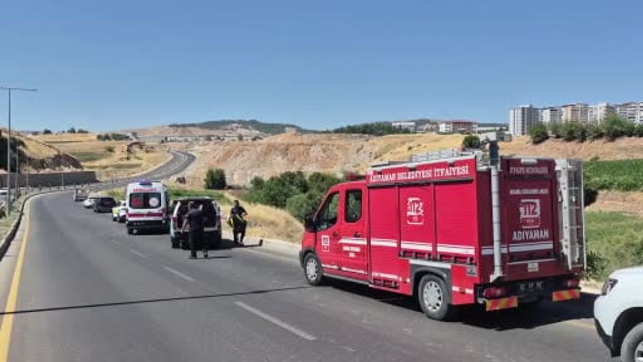 Adıyaman'da sürücünün kontrolünü kaybettiği araç şarampole yuvarlanıp takla attı