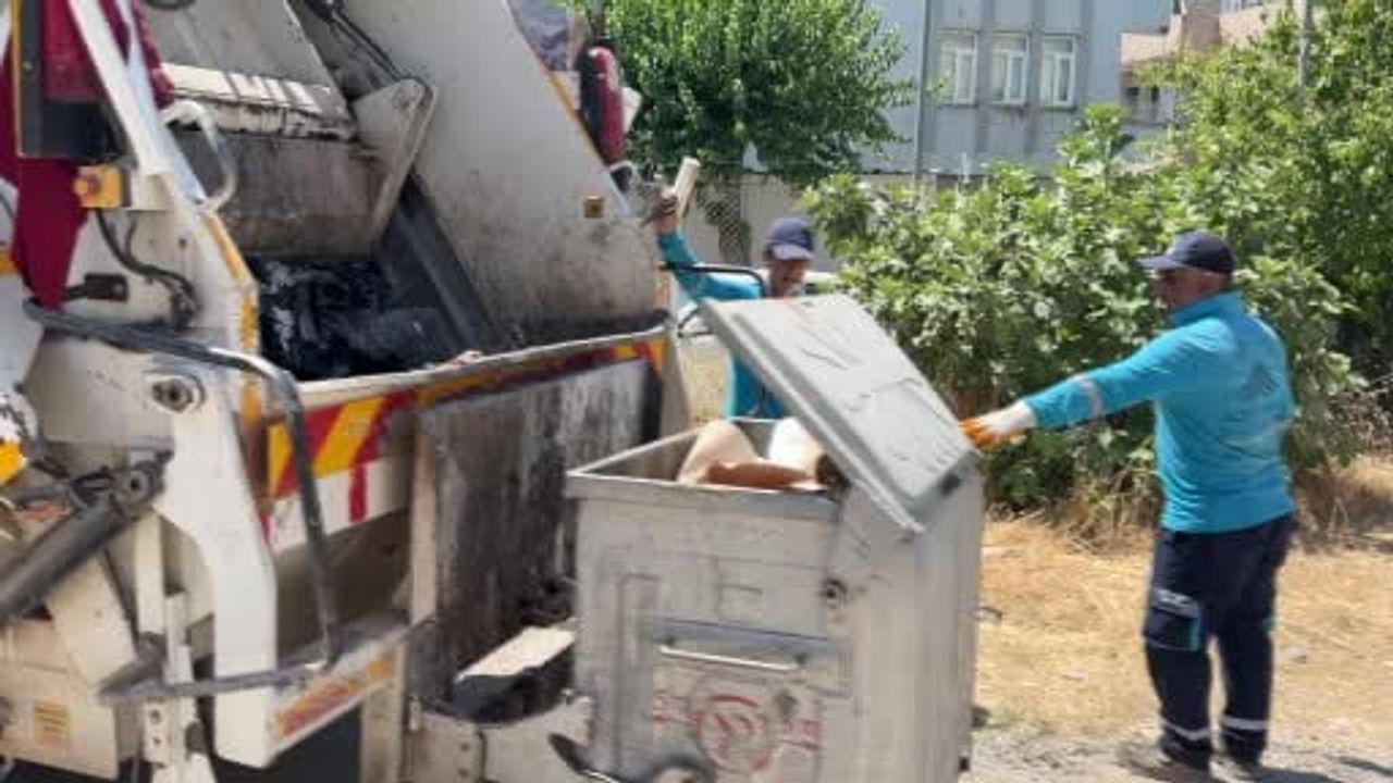 Adıyaman'da temizlik görevlisi Mahmut Yıldız duvarları sanatla buluşturuyor