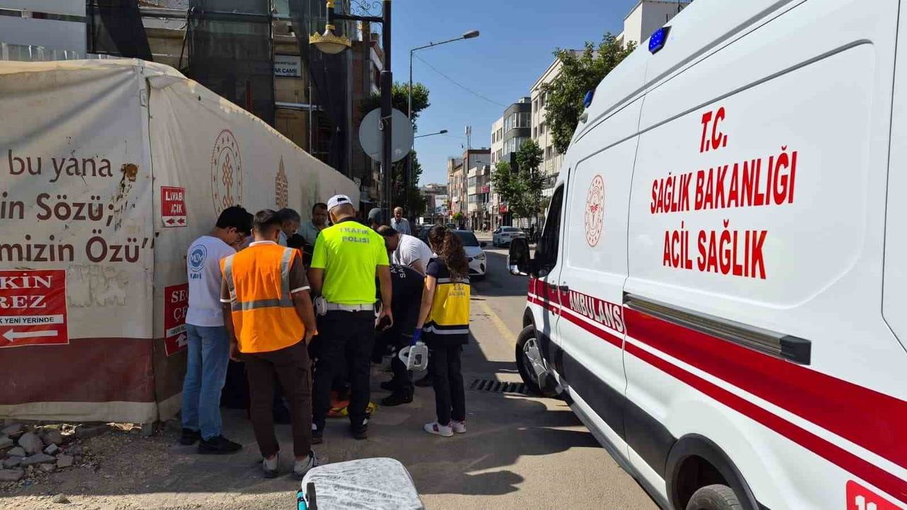 Adıyaman'da yolun karşısına geçmeye çalışan kadın otomobilin çarpması sonucu yaralandı