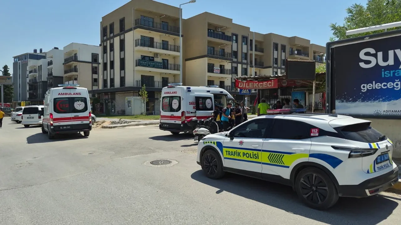 Adıyaman merkezde kontrolünü kaybeden motosiklet devrildi, iki kişi yaralandı